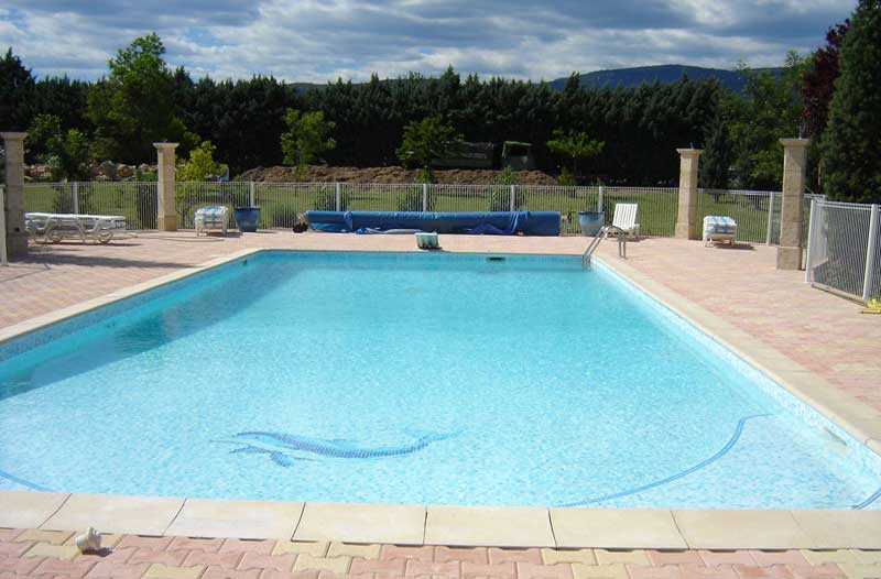 house with swiming pool for rent in fayence
